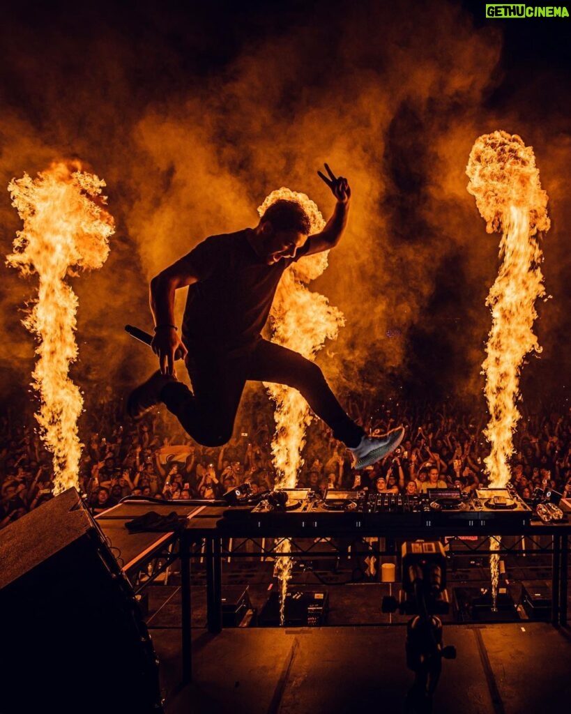 Martin Garrix Instagram - Brooklyn Mirage night 2 HOLY SHIT thanks for the energy ❤️❤️ can’t believe whats happening!! round 3 tonight The Brooklyn Mirage