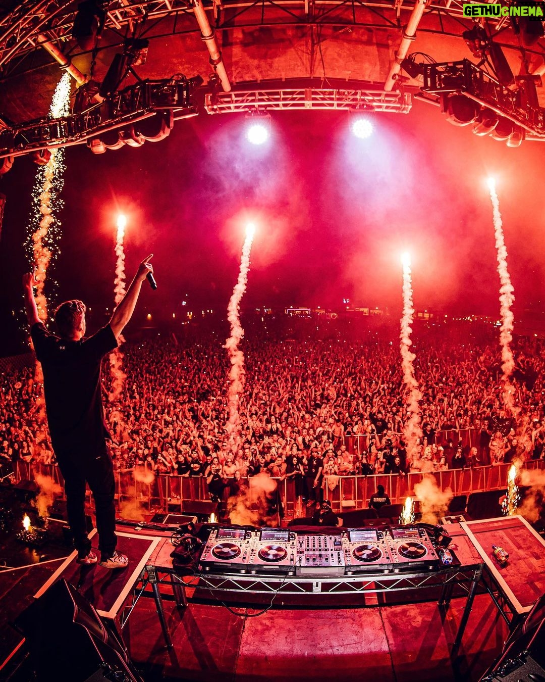 Martin Garrix Instagram - epic weekend in Phoenix & Las Vegas!!! thanks for the energy ❤️❤️
