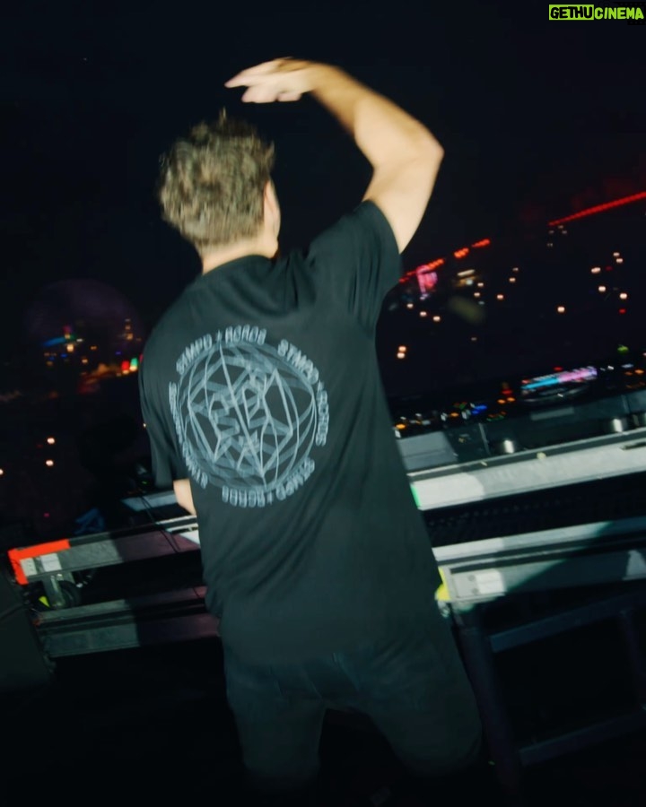 Martin Garrix Instagram - Crazy energy this weekend at @ilesoniq !! 🤯 îLESONIQ