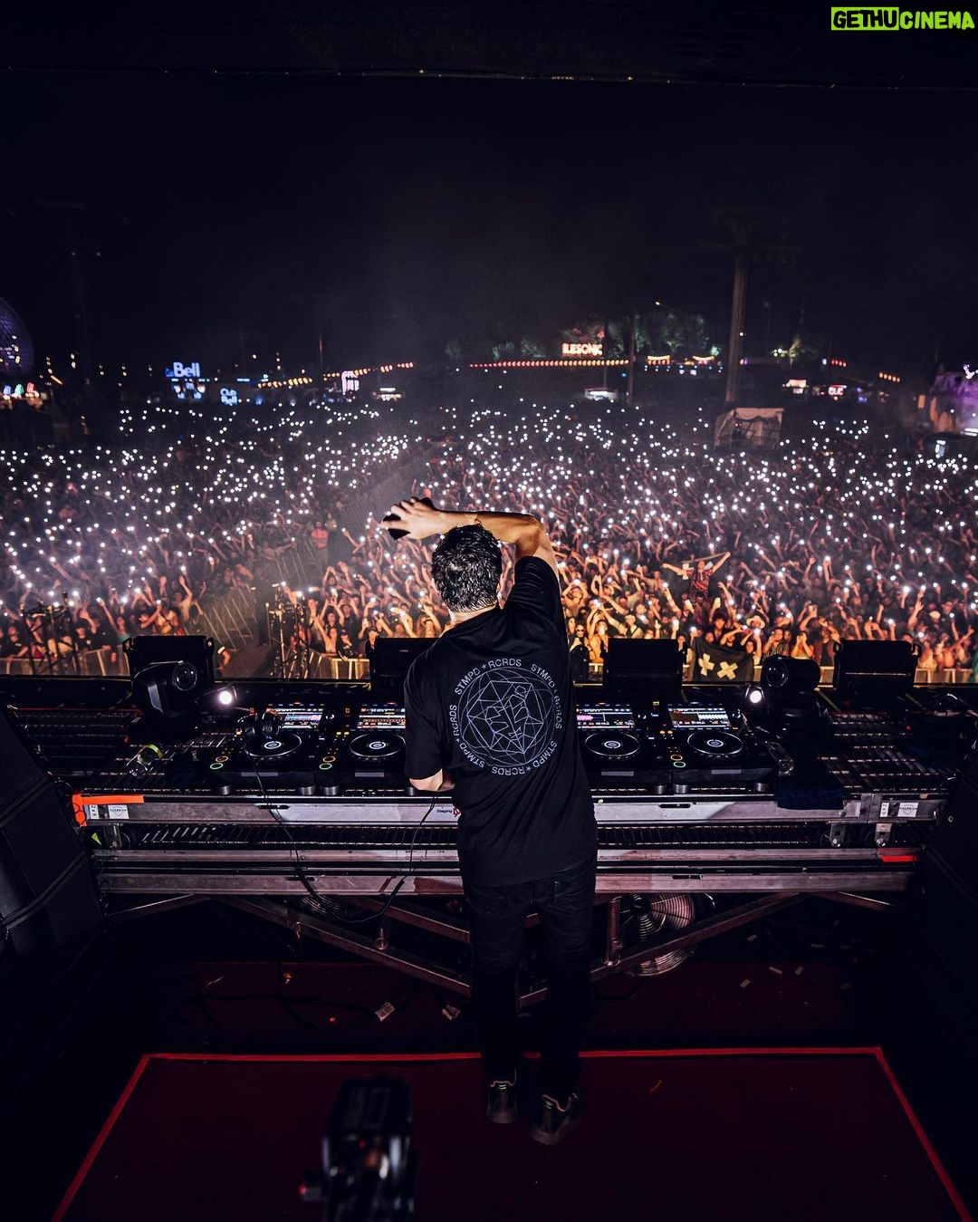 Martin Garrix Instagram - Crazy energy this weekend at @ilesoniq !! 🤯 îLESONIQ