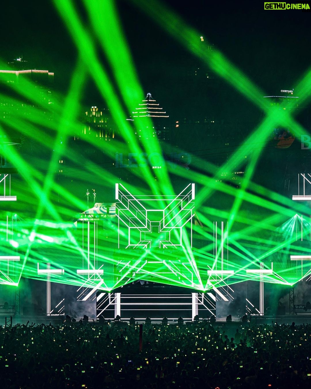 Martin Garrix Instagram - Crazy energy this weekend at @ilesoniq !! 🤯 îLESONIQ