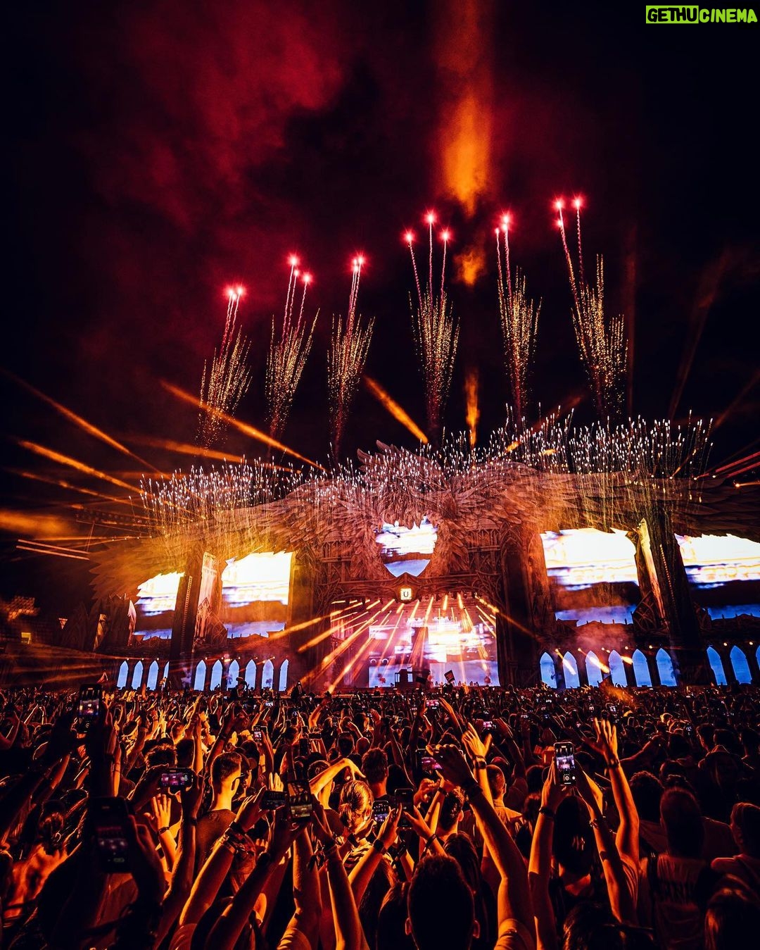 Martin Garrix Instagram - Romania you have my heart. thank you @untoldfestival for the incredible energy ❤️❤️ UNTOLD