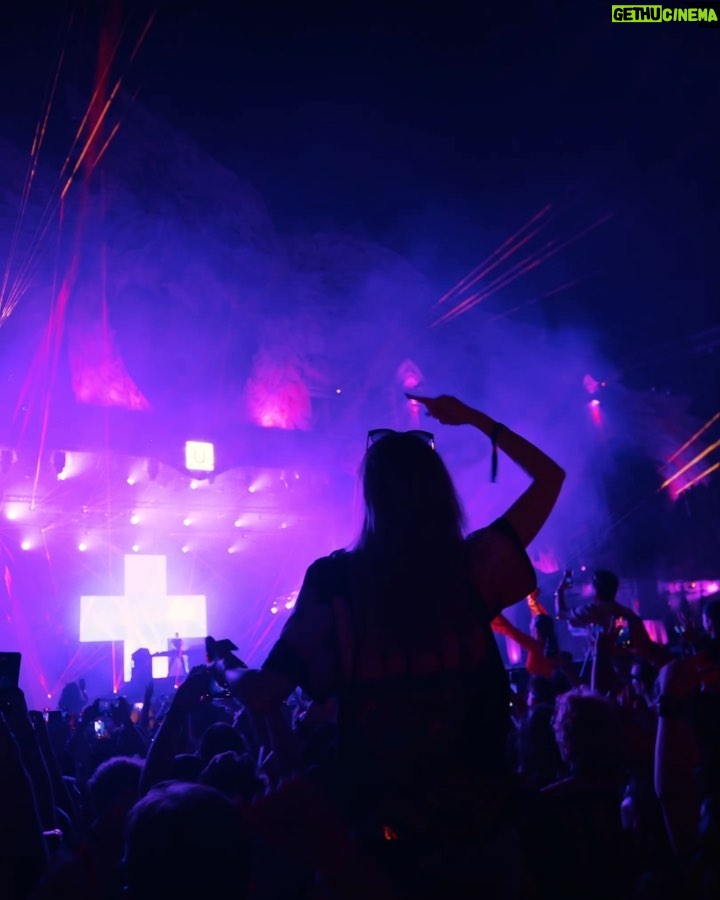 Martin Garrix Instagram - Romania you have my heart. thank you @untoldfestival for the incredible energy ❤️❤️ UNTOLD
