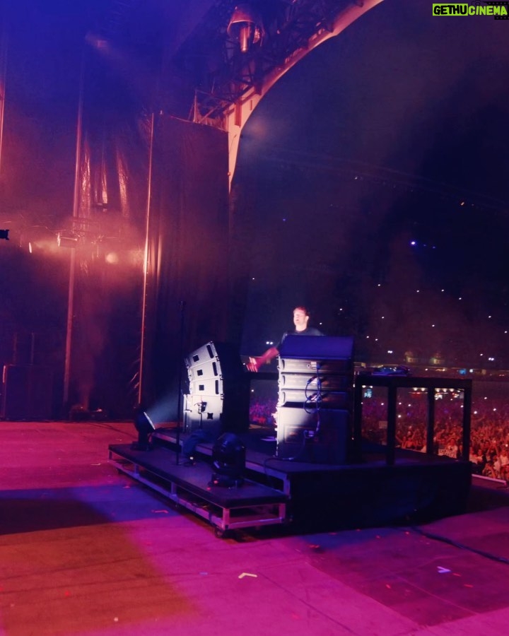 Martin Garrix Instagram - Romania you have my heart. thank you @untoldfestival for the incredible energy ❤️❤️ UNTOLD