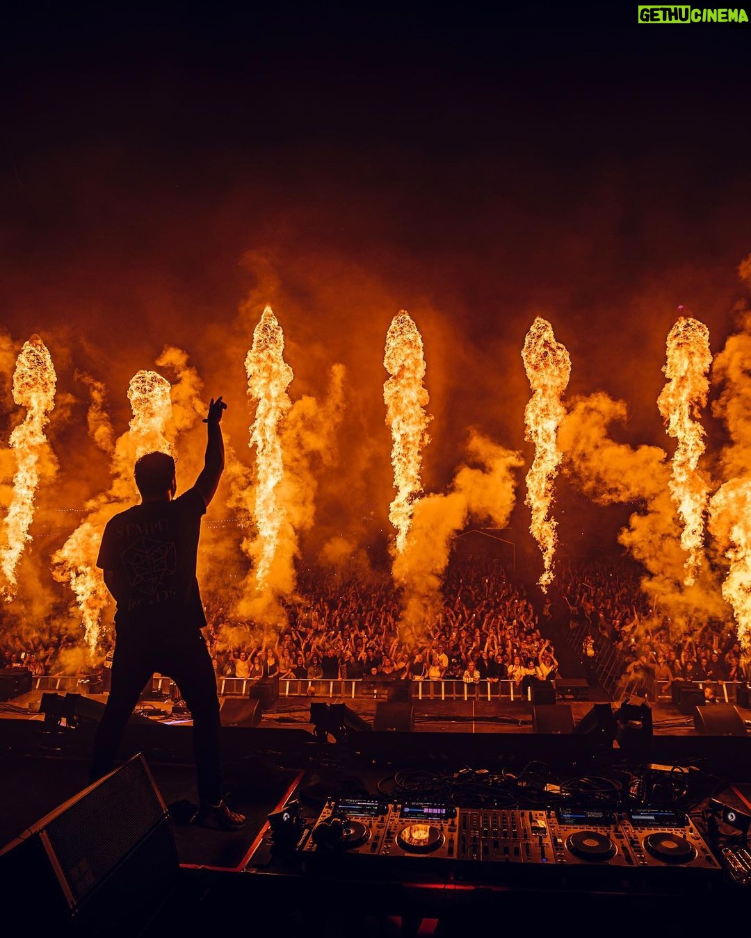Martin Garrix Instagram - WOWOWOW thanks so much Helsinki for last night that was a lot of fun 🔥❤️ Weekend Festival