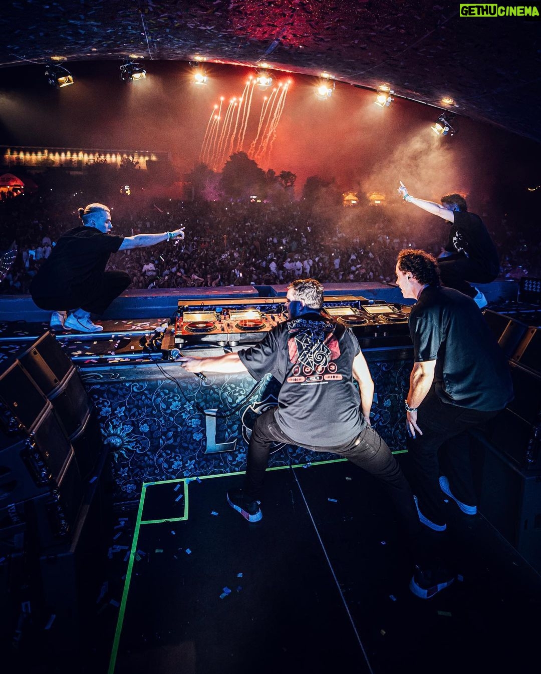 Martin Garrix Instagram - thank you all for coming to the @stmpdrcrds stage at Tomorrowland ❤️ can’t wait to close mainstage tonight