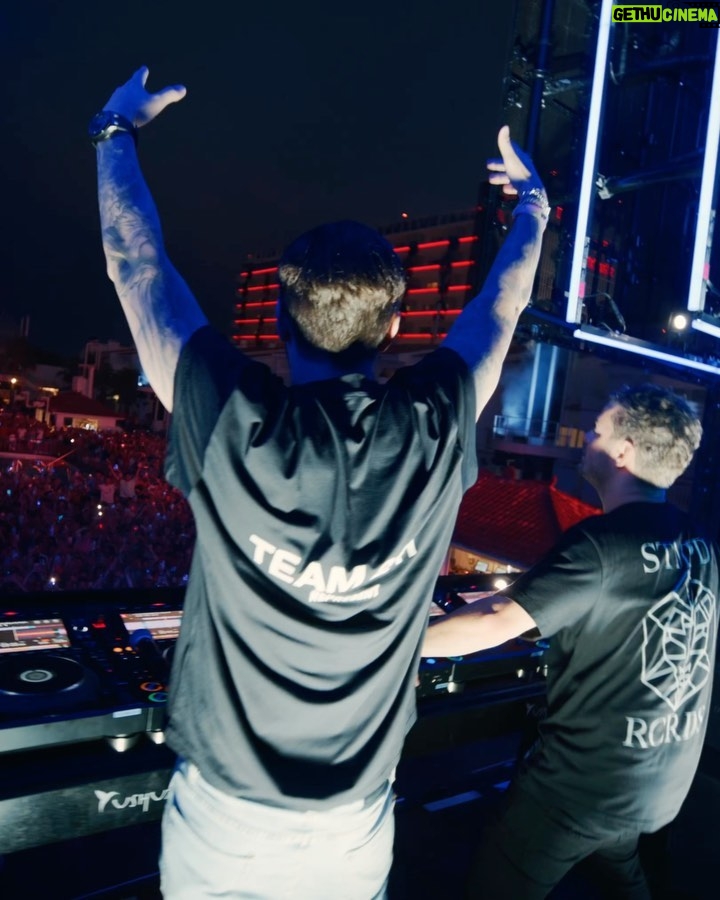 Martin Garrix Instagram - wow Ushuaia was INSANE last night! 🔥🤯 thanks for joining me @alesso & @steveaoki ❤️ Ushuaïa Ibiza
