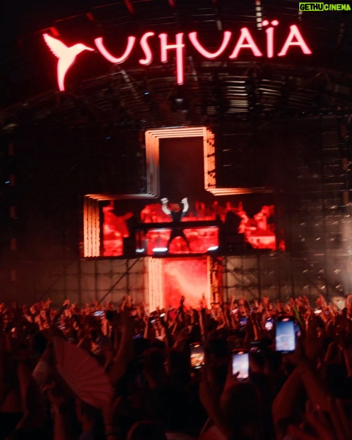 Martin Garrix Instagram - wow Ushuaia was INSANE last night! 🔥🤯 thanks for joining me @alesso & @steveaoki ❤️ Ushuaïa Ibiza