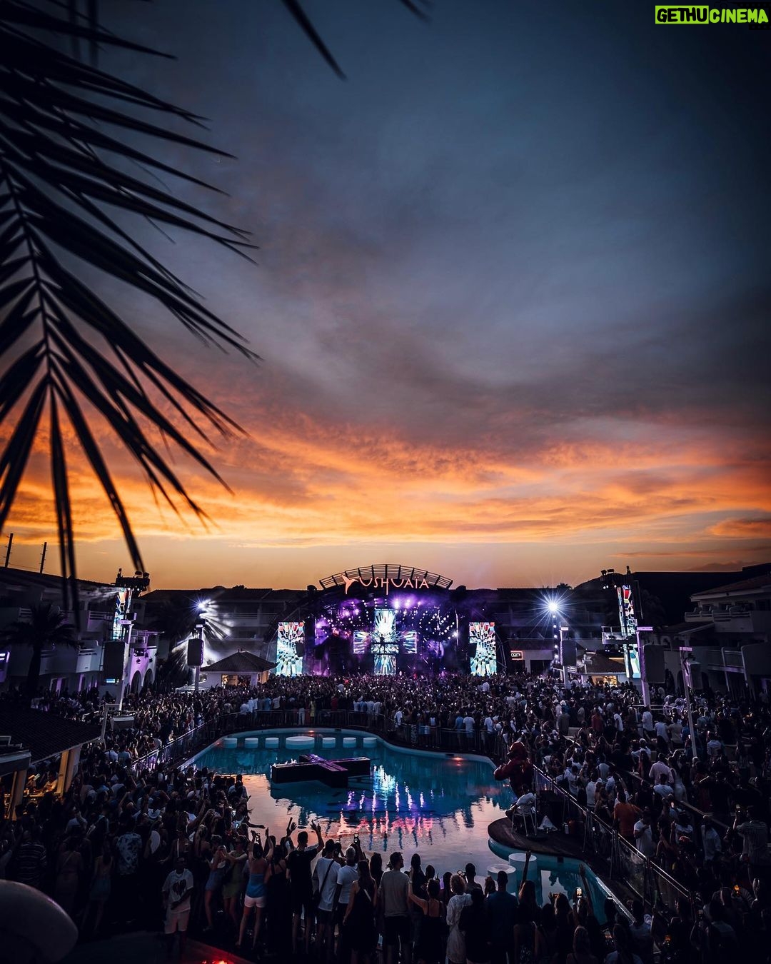 Martin Garrix Instagram - wow Ushuaia was INSANE last night! 🔥🤯 thanks for joining me @alesso & @steveaoki ❤️ Ushuaïa Ibiza