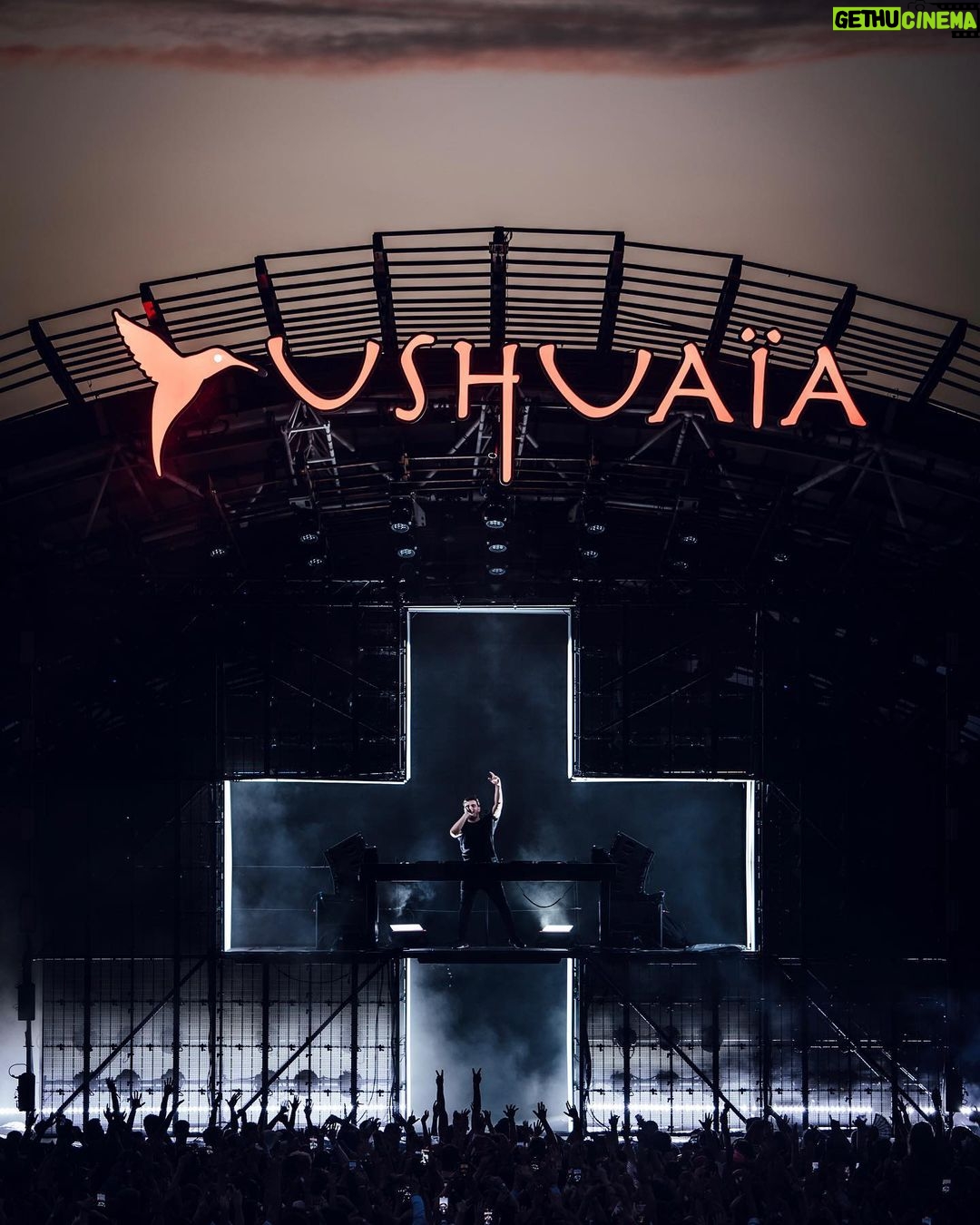 Martin Garrix Instagram - wow Ushuaia was INSANE last night! 🔥🤯 thanks for joining me @alesso & @steveaoki ❤️ Ushuaïa Ibiza