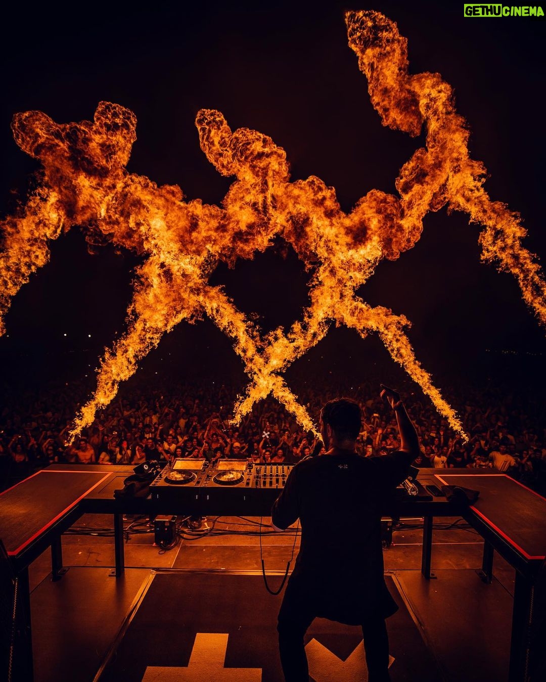 Martin Garrix Instagram - incredible night in Valladolid ❤️❤️❤️ muchas gracias +x Simancas Villa de la Música