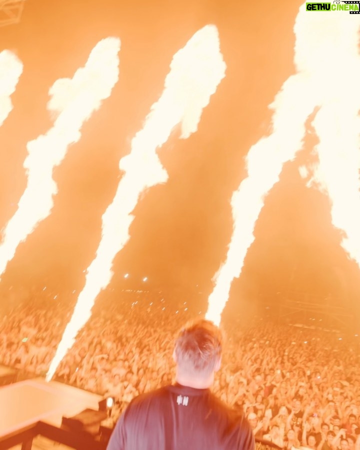 Martin Garrix Instagram - incredible night in Valladolid ❤️❤️❤️ muchas gracias +x Simancas Villa de la Música