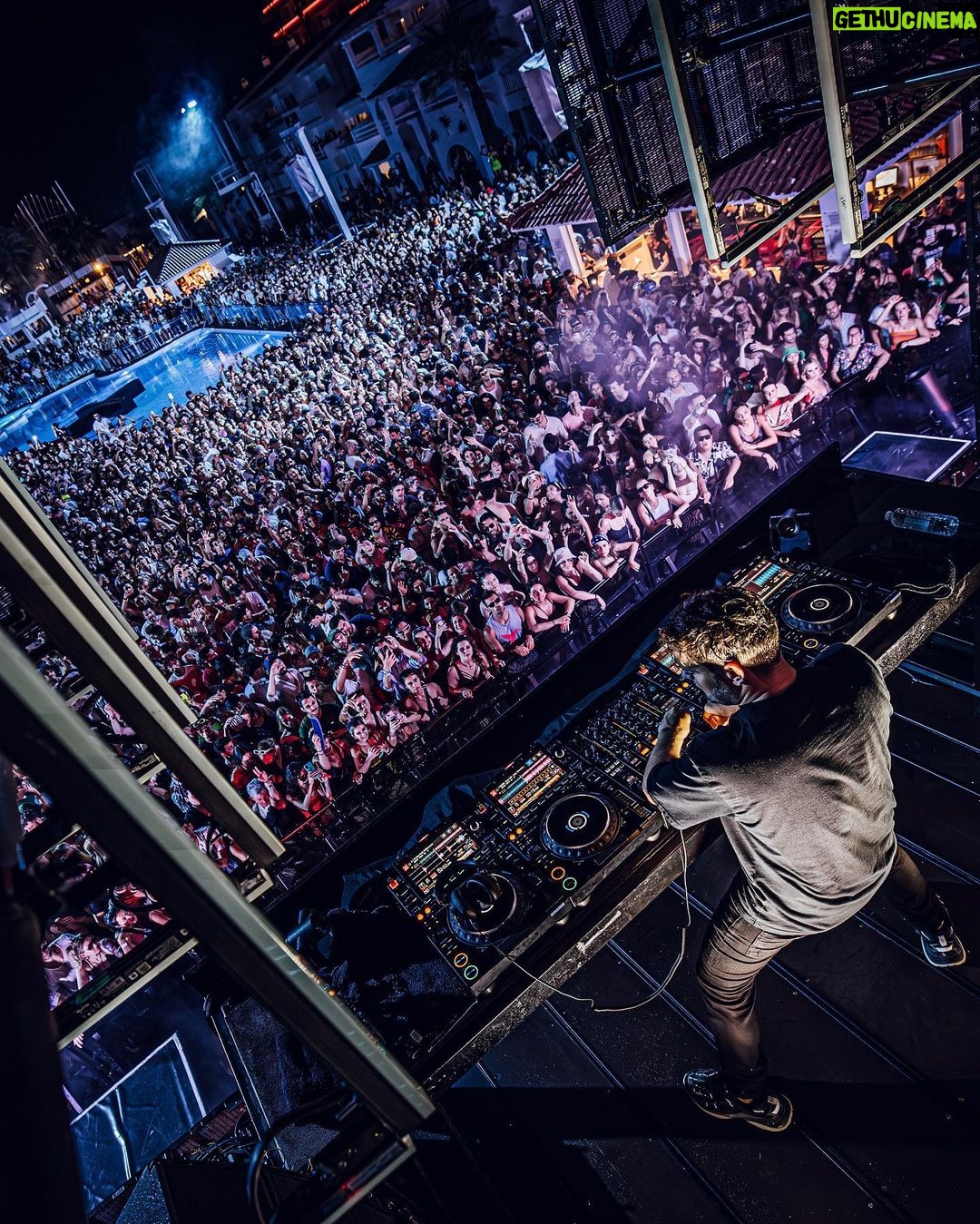 Martin Garrix Instagram - WOW thanks so much @ushuaiaibiza for last night.. week 2 every thursday! ❤️ Ushuaïa Ibiza