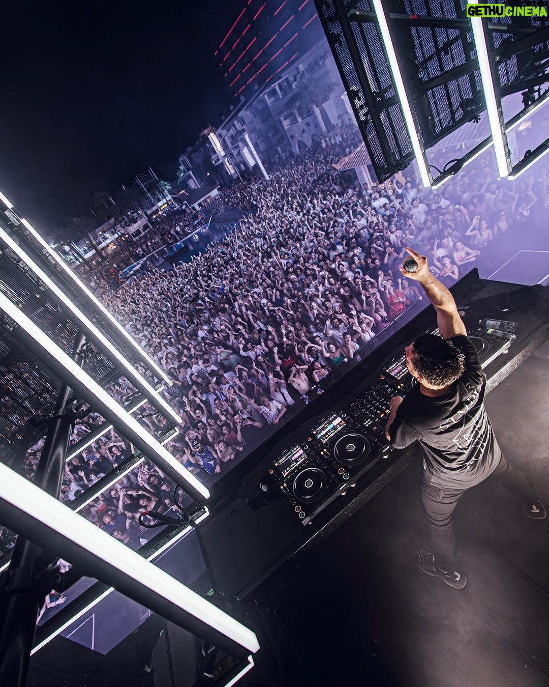 Martin Garrix Instagram - IBIZA I’m back!!!! every thursday for the next 12 weeks. thanks for the incredible opening ❤️ Ushuaïa Ibiza