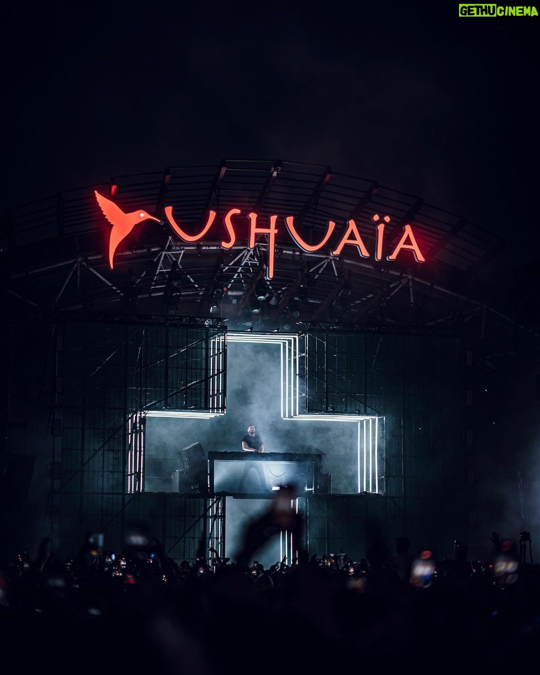 Martin Garrix Instagram - IBIZA I’m back!!!! every thursday for the next 12 weeks. thanks for the incredible opening ❤️ Ushuaïa Ibiza