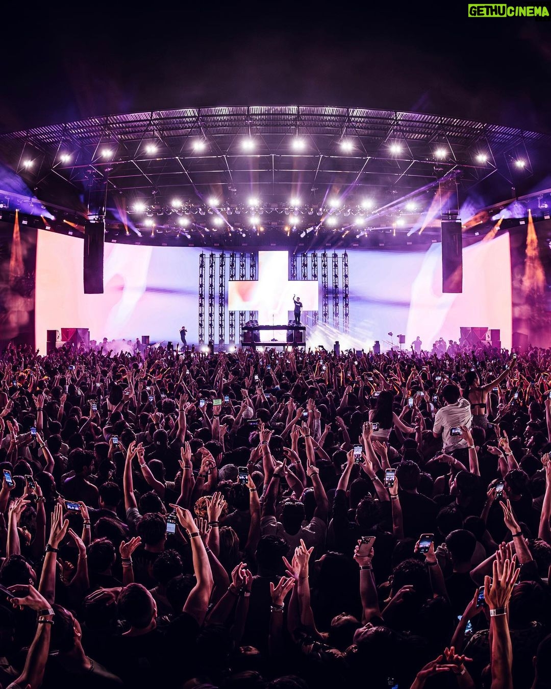 Martin Garrix Instagram - wowowow night 3 at Brooklyn Mirage was NUTS.. crazy crazy energy in the air. can’t believe there’s only 1 show left. thanks and see you soon! ❤️❤️ The Brooklyn Mirage