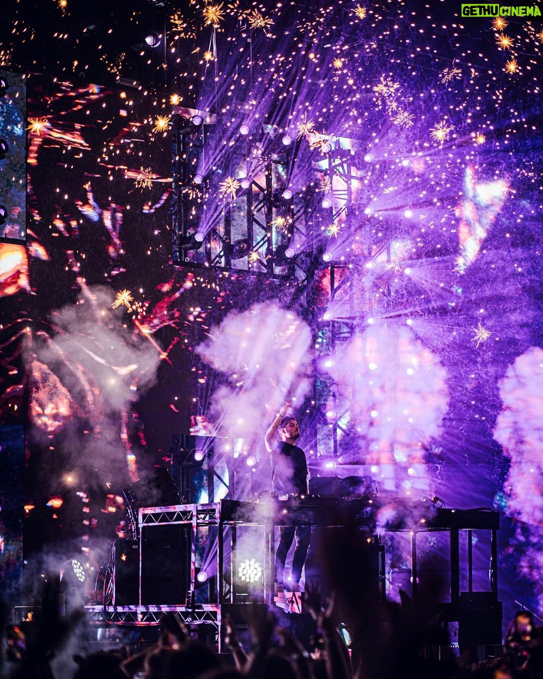 Martin Garrix Instagram - Brooklyn Mirage night 2 HOLY SHIT thanks for the energy ❤️❤️ can’t believe whats happening!! round 3 tonight The Brooklyn Mirage