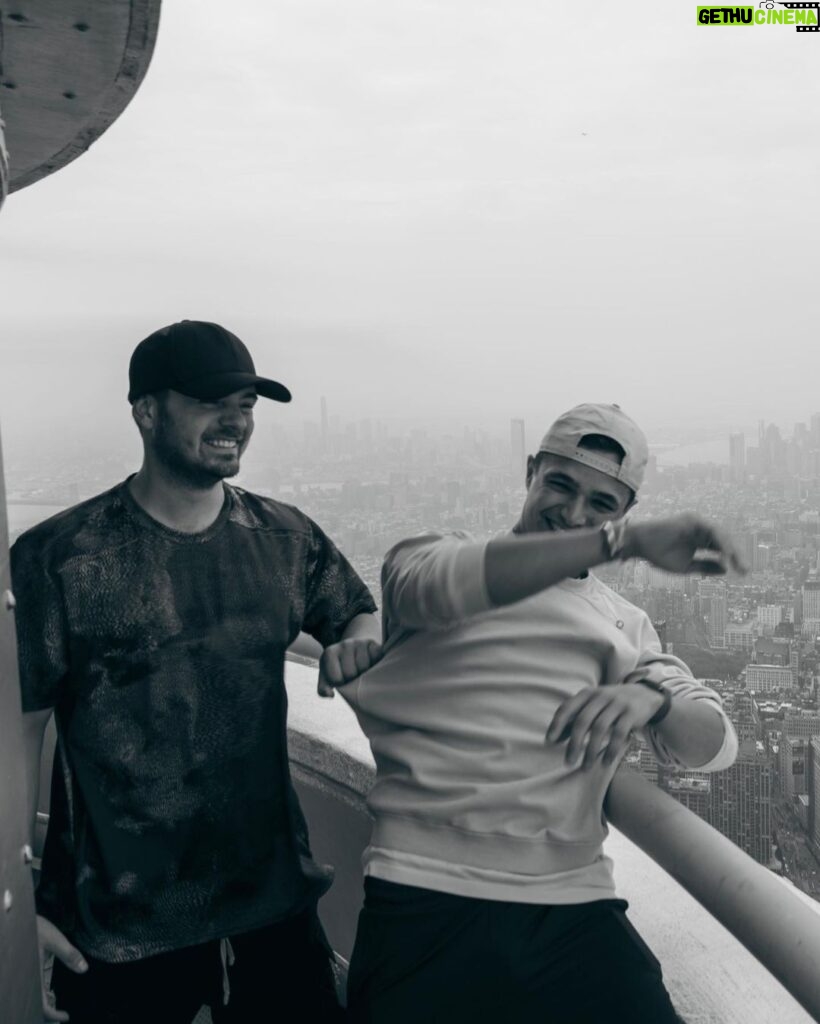Martin Garrix Instagram - NEW YOOOORK WE’RE HERE!!! @landonorris Empire State Building