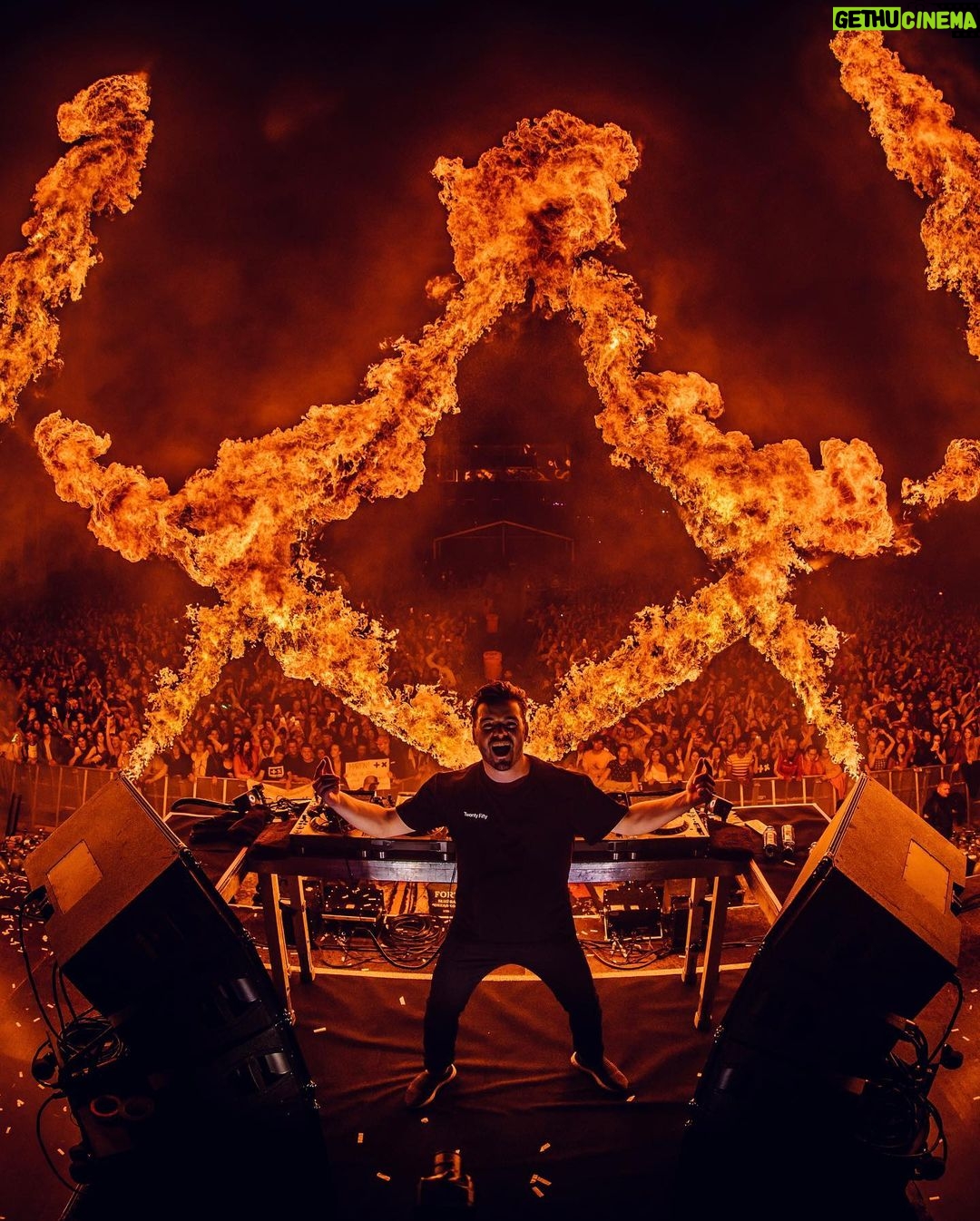 Martin Garrix Instagram - WARSAW felt amazing being back!! Thanks for having me & the crazy energy ❤️❤️ Warsaw, Poland