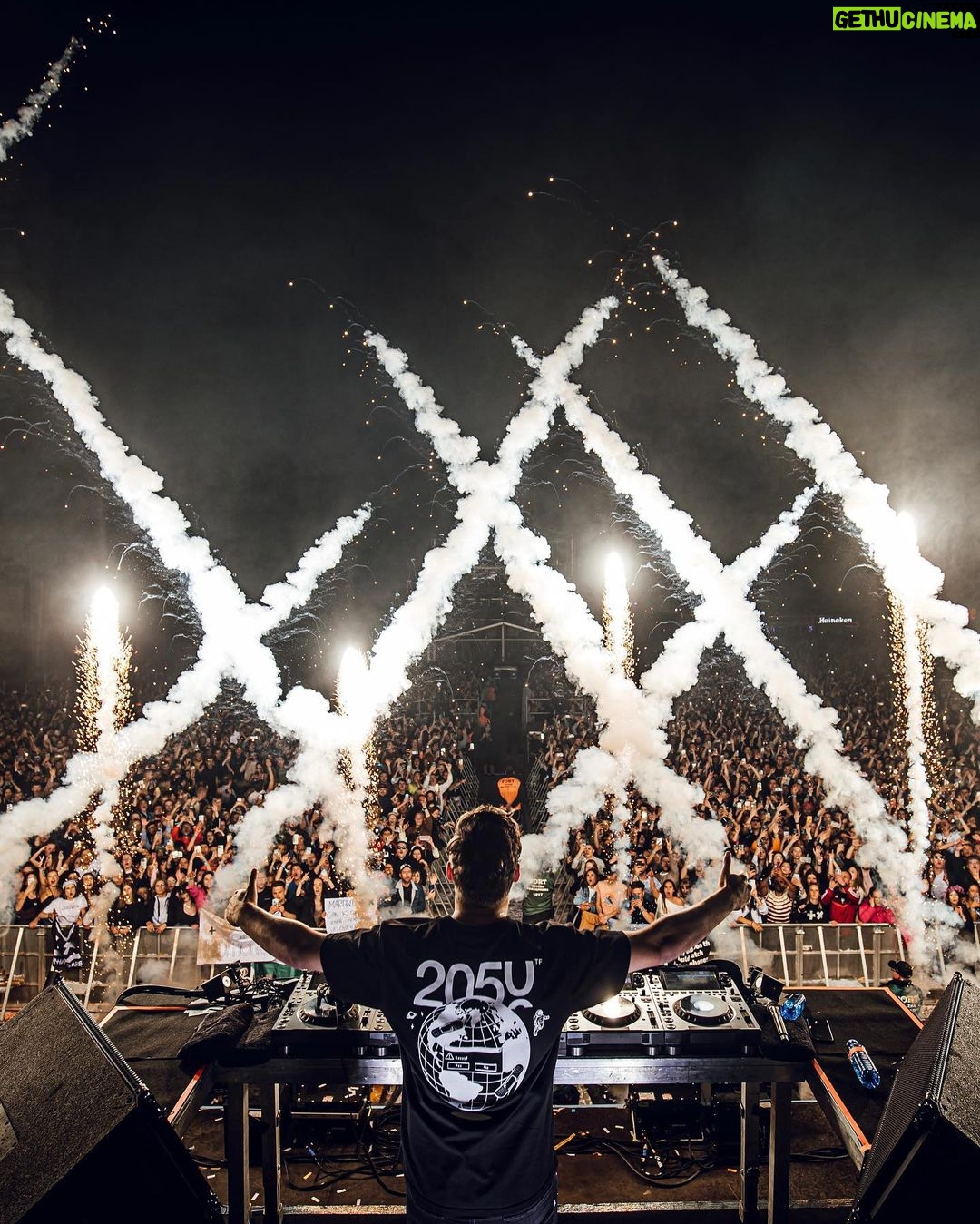 Martin Garrix Instagram - WARSAW felt amazing being back!! Thanks for having me & the crazy energy ❤️❤️ Warsaw, Poland