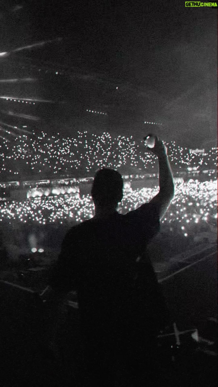 Martin Garrix Instagram - tomorrow @thirdpartylive @winonaoak @declanjdonovan