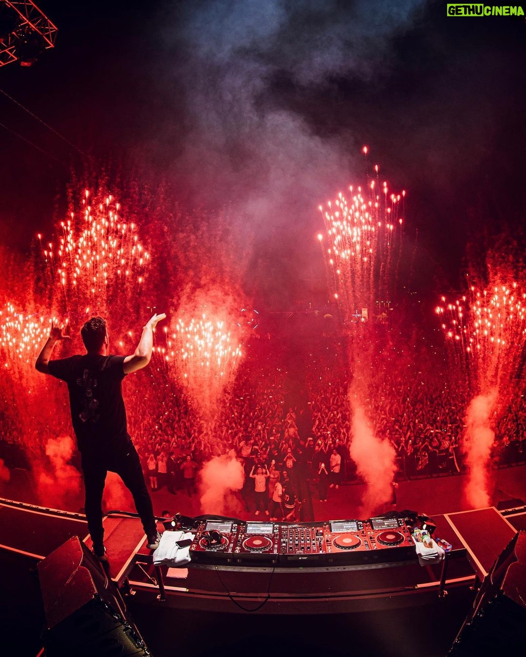 Martin Garrix Instagram - Taiwan I’ve missed you guys, thank you for last night @ultrataiwan ❤️❤️ Taipei, Taiwan