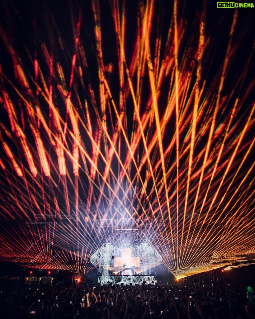 Martin Garrix Instagram - epic weekend in Phoenix & Las Vegas!!! thanks for the energy ❤️❤️