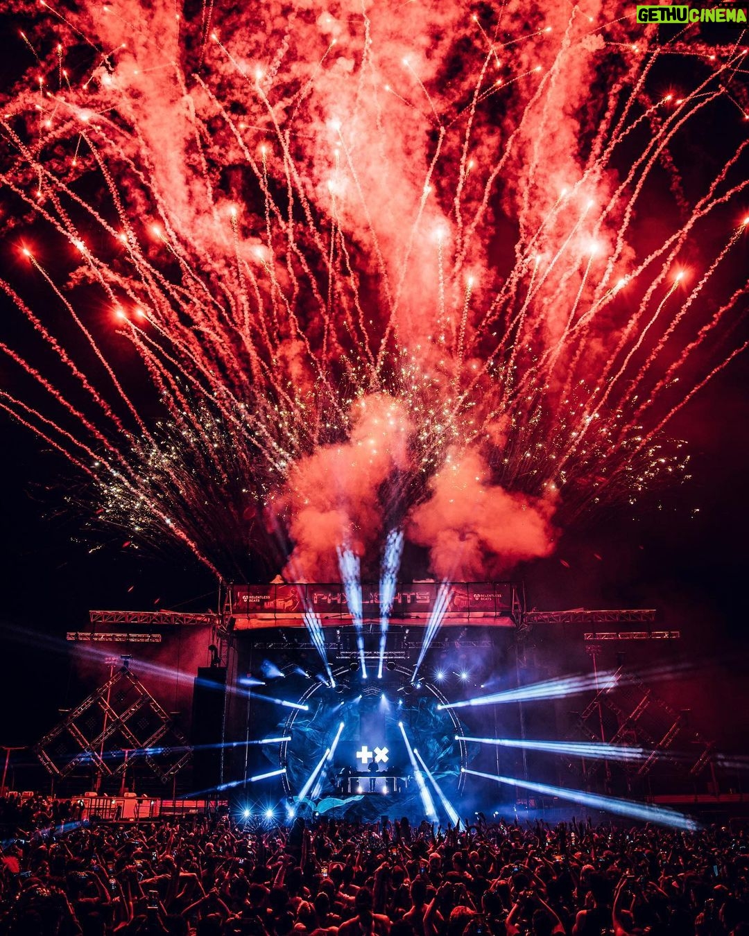 Martin Garrix Instagram - epic weekend in Phoenix & Las Vegas!!! thanks for the energy ❤️❤️