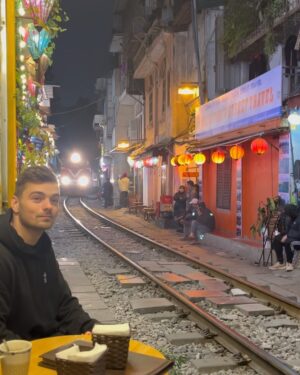 Martin Garrix Instagram - 🚊🇻🇳