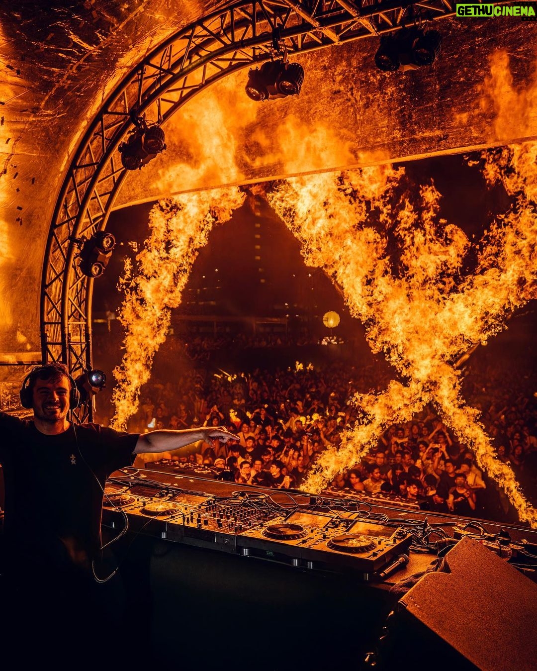 Martin Garrix Instagram - Malaysia & Singapore what a weekend..🤯❤️ thank you!!