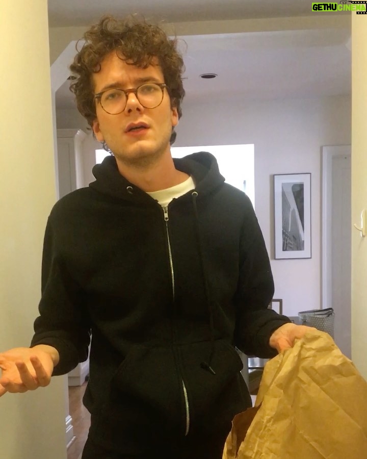 Martin Herlihy - 463 Likes - Ordered some delivery
(Posting again bc first time I accidentally uploaded the first part twice 🙄😂🎸🙏)