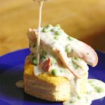 Martin Juneau Instagram - Les vol-au-vent, ce plat réconfortant qui rappelle notre enfance! Ceux qui adorent ce classique, tomberont sur le charme de la version au homard de @martin_juneau 🦞