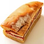 Martin Juneau Instagram - Ma présence chez @metromonepicier ne se limite pas aux plats "MJ pour Metro"... 👋 Toujours conjointement avec l'équipe de la Mise en Marché, nous avons réactualisé plusieurs plats, salades... ET SANDWICHES! 🥪 Je commence par vous présenter la Muffuletta, un sandwich qui a tout d'un classique italien mais qui est originaire de la Nouvelle-Orléans. ⚜️ Garni d'une tonne de mortadelle, saucissons, fromage provolone et de légumes marinés, il risque de combler les plus gros appétits et de faire plaisir aux palais les plus fins! J'ai hâte de vous entendre! ⚡️ #Muffuletta #MangerCestLaVie New Orleans, Louisiana