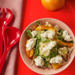 Martin Juneau Instagram - En décembre, on savoure le kaki! Originaire d’Asie, ce délicieux fruit se marie à merveille avec le fenouil, comme le propose notre chef Martin Juneau dans cette délicieuse salade!😋