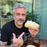 Martin Juneau Instagram - Étapes d'un craving de Key lime pie. 📸-->@ariiroberts 1) La profonde et intense joie d'avoir ENFIN trouvé la meilleure en ville chez @bossamtl. 🥹😎 2) "Non mais elle est tu belle?" 👉🍰 3) Taper dedans. 💛🍋 4) Prendre 10 lbs. 😨🥧