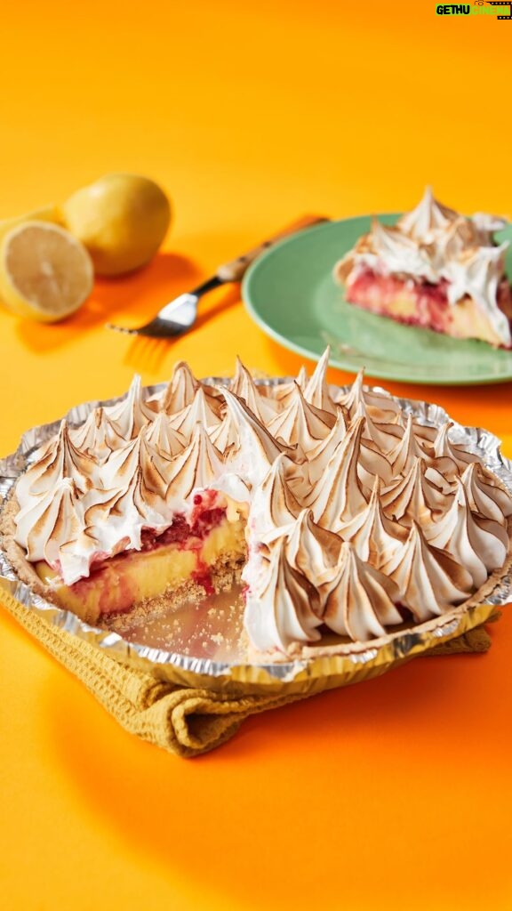 Martin Juneau Instagram - Envie de vous sucrer le bec pendant le temps des Fêtes? Essayez cette recette de tarte au citron par notre chef @martin_juneau! 🍋