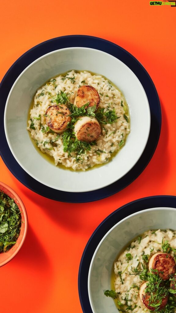 Martin Juneau Instagram - Découvrez les médaillons de pétoncles, une nouveauté chez Metro! Pour les accompagner, notre chef @martin_juneau nous propose une recette de risotto aux herbes.😋