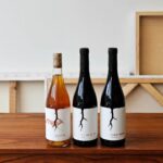 Martin Juneau Instagram – Ma blonde a eu une idée géniale (comme toujours)…
👇
Celle de vous suggérer des caisses de vin nature mixtes pour vos party du temps des fêtes à venir..
🍷
À commencer par les vins Slovaques précieux et précis de @vinomagula.
🍇
Vous êtes à un message privé du bonheur en importation privée.
💜
#VladimirMagula
#VoletImportation
#VoletAndFriends