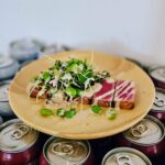 Martin Juneau Instagram - Tataki de Thon sous forme d'hommage aux @chiefs, ce soir pendant la mi-temps @metromonepicier du @snackpodcastfootball. 🐟 🌶 🫛 🌿 🔥 Certains ont trouvé l'exercice un peu lourdingue, hein @casinotte? 🪓 #MiTempsMetro #SnackPodcast #TomahawkChop