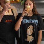 Martin Juneau Instagram – Martin et sa fille Simone nous proposent une recette de latté à la citrouille épicée (avec ou sans café) pour profiter pleinement de l’automne!🍁
