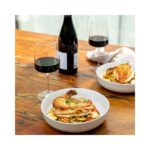 Martin Juneau Instagram – 😍 Le retour des recettes accords mets/vins !

👨🏻‍🍳 Le chef Canadien @martin_juneau nous a concocté trois recettes dans le cadre d’une collaboration presse au Canada. Pour cette première recette, nous vous présenterons une Volaille rôtie sur la peau, bohémienne de légumes à l’huile de cameline.

🍷 À boire avec … un Rasteau rouge avec des arômes de fruits rouges mûrs (mûre, fraise) liés à des notes poivrées, touches sauvages de garrigue comme la cuvée “Les Combes” 2020 de la @maison.ogier

🧐 Passez en cuisine et laissez-vous guider avec une recette complète à retrouver sur notre site : LIEN DANS NOTRE BIOGRAPHIE.

#Rasteau #AocRasteau #Rasteauwines #Rhonewine #Rhonevalley #Vinsrhone #Wine #Valleedurhone #Wine #Wines #Vinho #Vins #Vins #CotesduRhone #CotesduRhône #WineTasting #Tasting #TastingWine #WineMoments #Winewinewine #WineTime #WineLovers #Winelover #Wineporn #InstaWine #FrenchWine #Food #Foodie #Foodies #FoodandWine #Foodlovers #Foodlovers