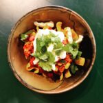 Martin Juneau Instagram - Frito Pie Deluxe (avec du fromage en grain) pour le @snackpodcastfootball, épisode 2. 🍅 🫘 🌽 🌶 🍖 🧀 #MiTempsMetro #PodcastFantasyFootball @casinotte @lapochebleue