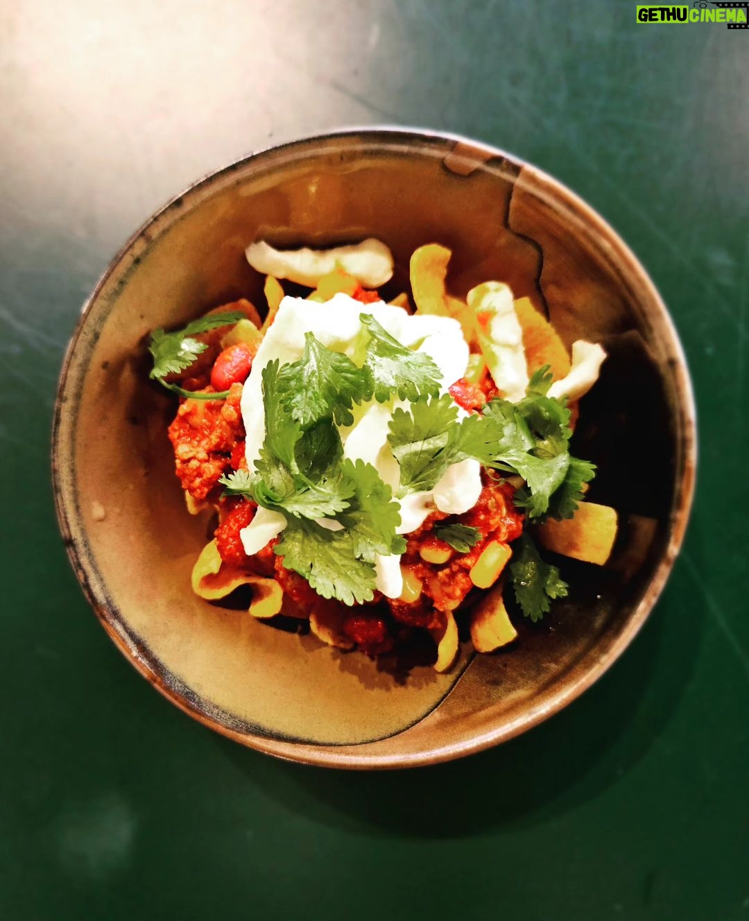 Martin Juneau Instagram - Frito Pie Deluxe (avec du fromage en grain) pour le @snackpodcastfootball, รฉpisode 2. ๐
๐ซ ๐ฝ ๐ถ ๐ ๐ง #MiTempsMetro #PodcastFantasyFootball @casinotte @lapochebleue