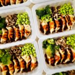 Martin Juneau Instagram - Avez-vous goûté aux Dumplings au poulet, avec shiitakes au soja, brocolis rôtis et edamame? 🥟 🐔 🍄 🥦 🥡 Il fait parti du top 3 des plus populaires des plats MJ pour @metromonepicier! Non mais c'est pas beau, ça? Bravoooo! Quel beau boulot de l'équipe de feu! 🙌🙌🙌🙌 #MartinJuneauPourMetro #PrêtÀManger