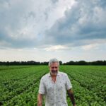Martin Juneau Instagram - Une journée à jouer dans les betteraves, les chou-raves et les oignons! (Capsule à venir...) Ste-Clotilde-de-Chateauguay