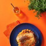 Martin Juneau Instagram - Sa visite chez Les serres Gourma a inspiré @martin_juneau pour sa recette de canard laqué au miel de thym. On est prêt à parier qu’elle impressionnera la visite!