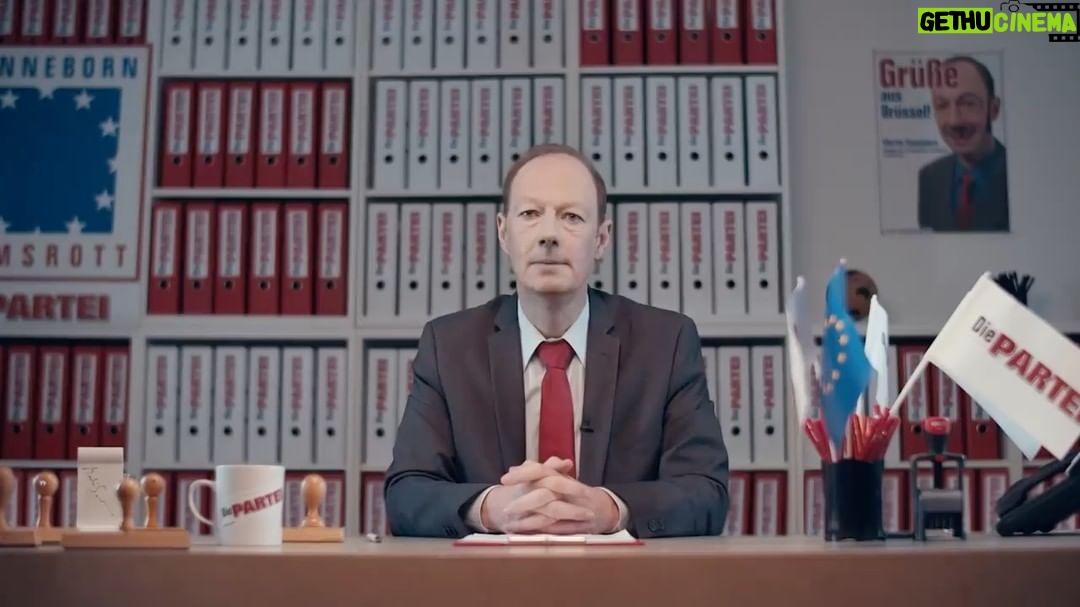 Martin Sonneborn - 7.4K Likes - Wir waren schon gegen die AfD, als es noch nicht cool war... Smiley! PS: Den AfD-Blocker gibt es nach wie vor im PARTEI-Shop (bzw. auf der PARTEI-Seite). Und allerlei Anti-AfD-Aufkleber. Hinweis: Wir nehmen keine Bestellungen aus Ministerien und dem Kanzleramt entgegen.
