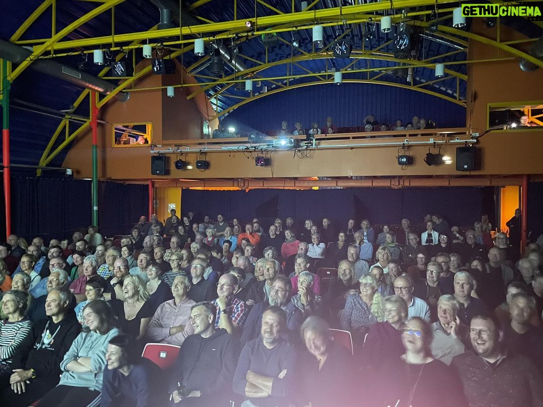 Martin Sonneborn Instagram - Gestern noch in Zinnowitz, heute schon in Heringsdorf! Bitte reisen Sie mir nach, es gibt eh kein Alternativprogramm auf Usedom… Smiley