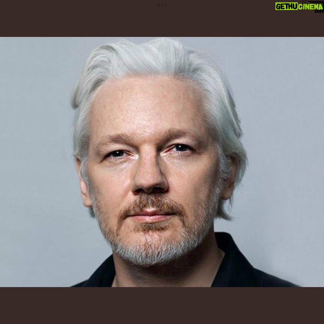Martin Sonneborn - 5K Likes - Das EU-Parlament stimmt heute über 1 Resolution zum "Schutz von Journalisten weltweit und die diesbezügliche Politik der Europäischen Union" ab.
Wenn wir uns nicht sehr verzählt haben, taucht der Name "Assange" genau null mal auf.
Die Berichterstatterin Isabel Wiseler-Lima (Christdemokratin, EVP) ist stellvertr. Mitglied im "Ausschuss für bürgerliche Freiheiten, Justiz und Inneres" und Mitglied im "Unterausschuss Menschenrechte".