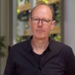 Martin Sonneborn Instagram - Noch jemand auf freiem Fuß, da draußen? 1 kurzer Zwischenruf aus dem EU-Parlament: https://youtu.be/J4lPS-C_5Eg